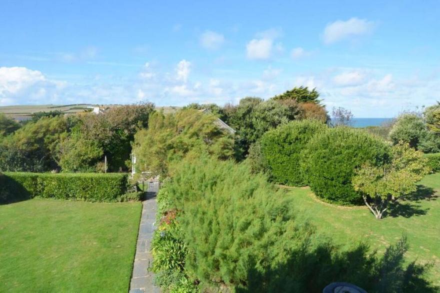 Stunning private villa for 8 people with WIFI, TV, patio, pets allowed and parking