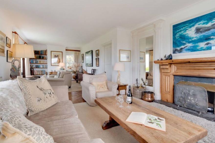 Stunning private villa for 8 people with WIFI, TV, patio, pets allowed and parking