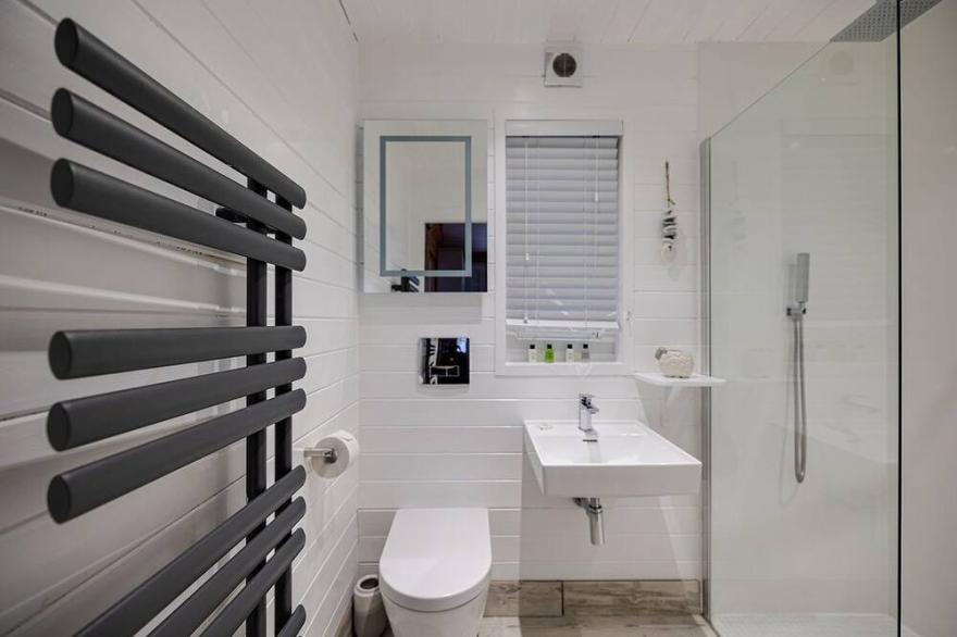 Tree Tops & the Stepping Stones Sleeps 12