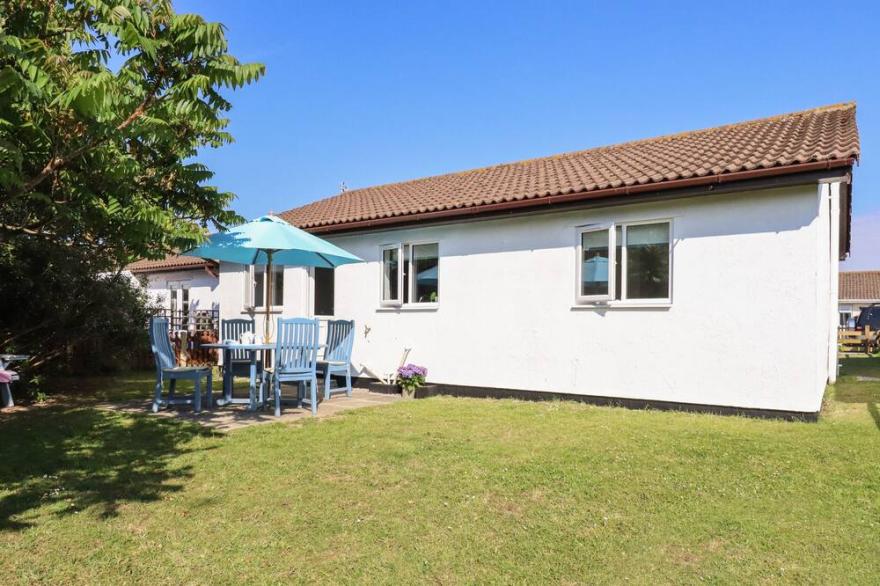 LARIMAR, pet friendly, with a garden in St Merryn
