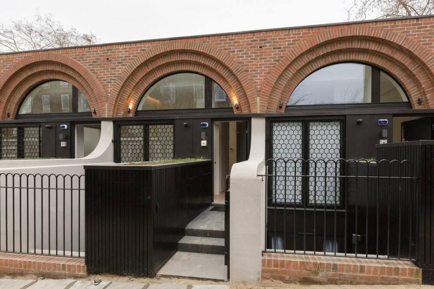 Arches 1 - 4 bedroom mews house