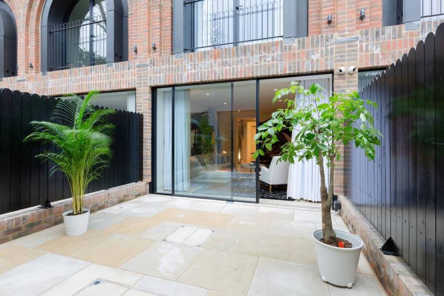Arches 3 - 4 bedroom mews house