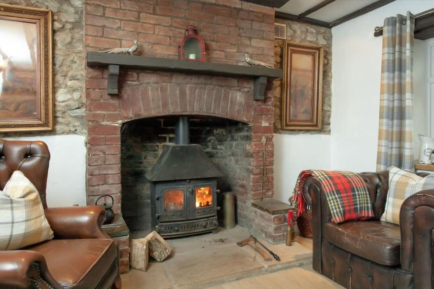 3 bedroom accommodation in Weycroft, near Axminster