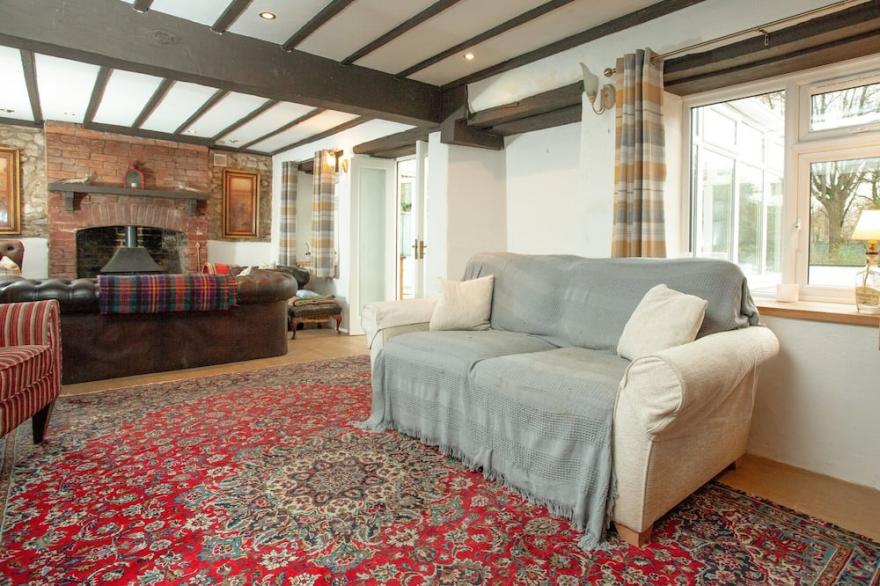 3 bedroom accommodation in Weycroft, near Axminster