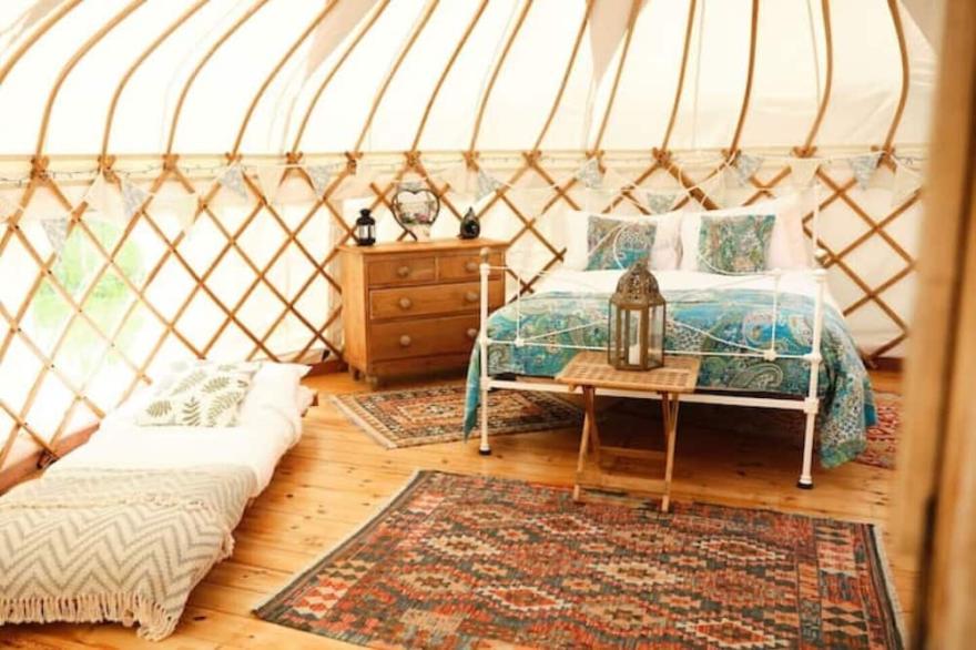 Stunning Yurt 'Gribben' with use of wood fired hot tub