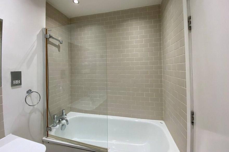 Stylish 3 Bed House in London