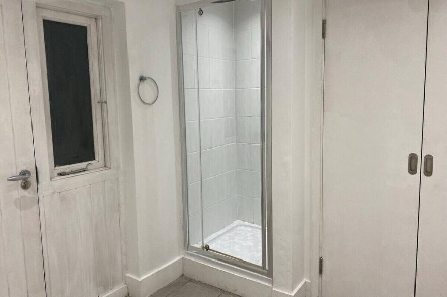 Stylish 3 Bed House in London