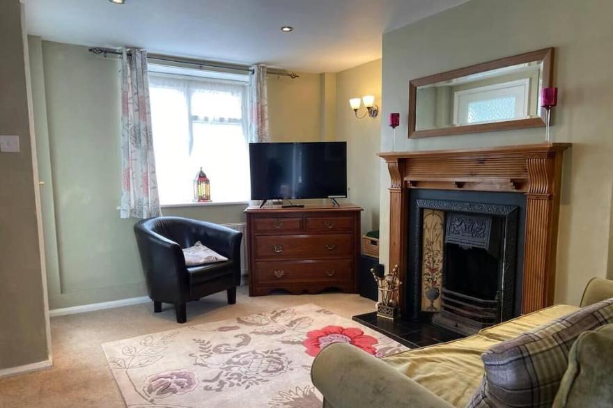 3 Bedroom Cottage, Sleeps 5 village location