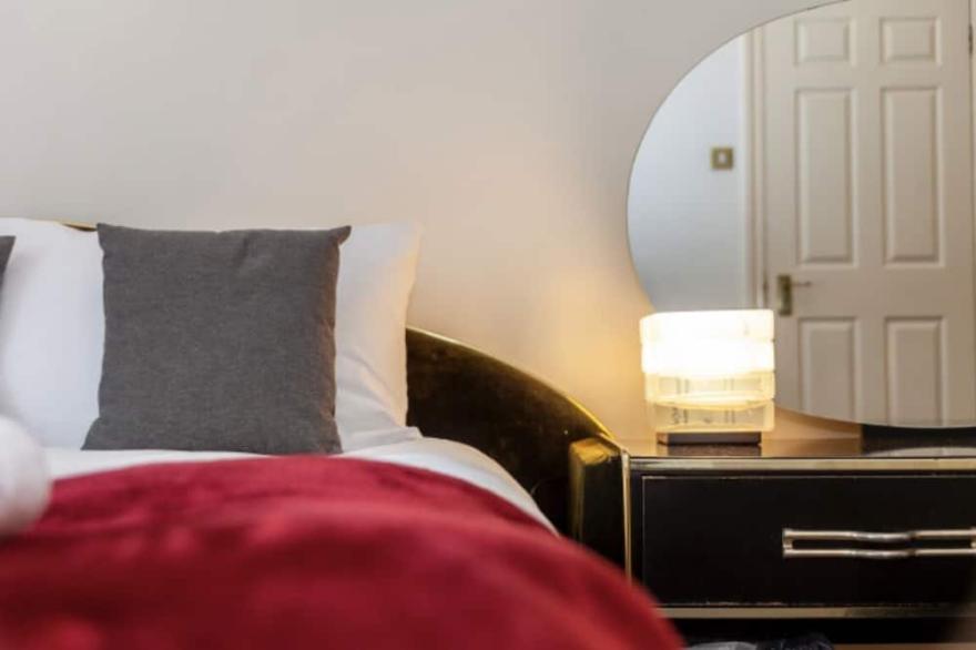 Large 3-Bed Apartment in London Kensington Gardens