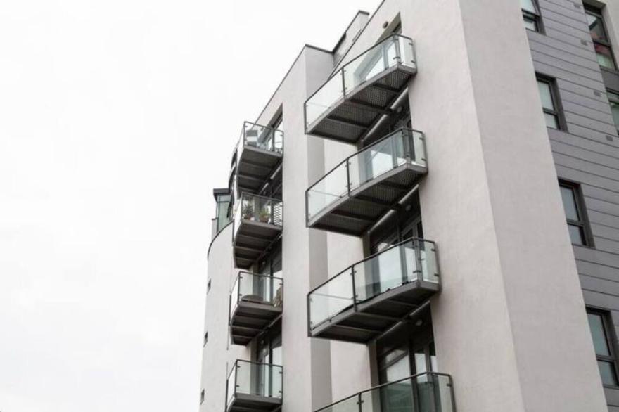 Prime Location Liverpool City Centre Apartment With Parking