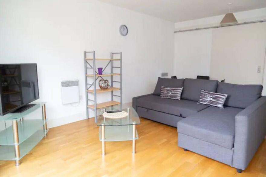 Prime Location Liverpool City Centre Apartment With Parking