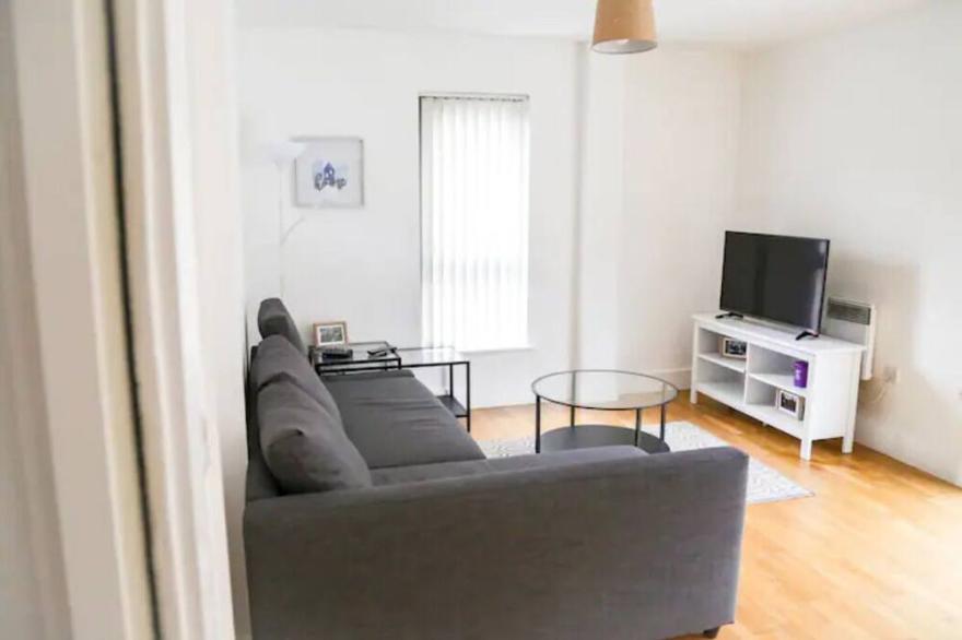 Prime Location Liverpool City Centre Apartment With Parking