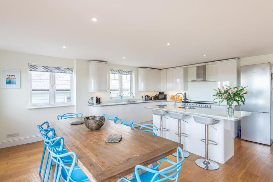 Spacious family home close to all Salcombe's amenities