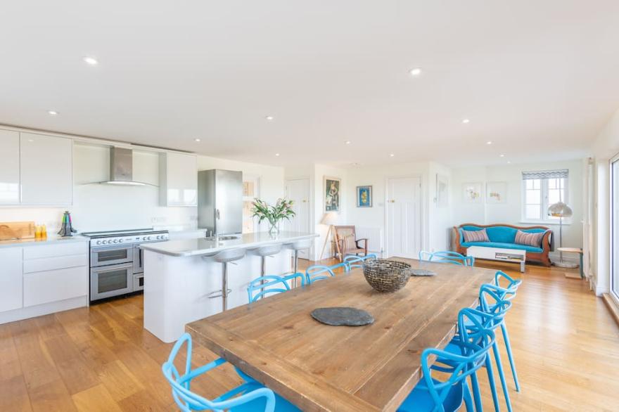 Spacious family home close to all Salcombe's amenities