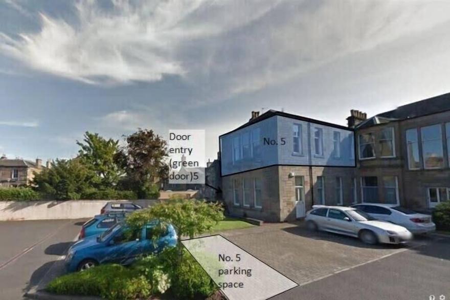 Period Flat With Parking and Arthur's Seat Views