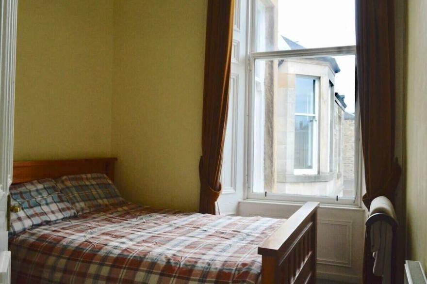 Period Flat With Parking and Arthur's Seat Views