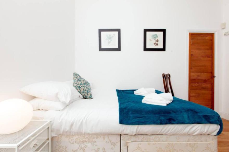Unique 2 Bedroom Home in Edinburgh