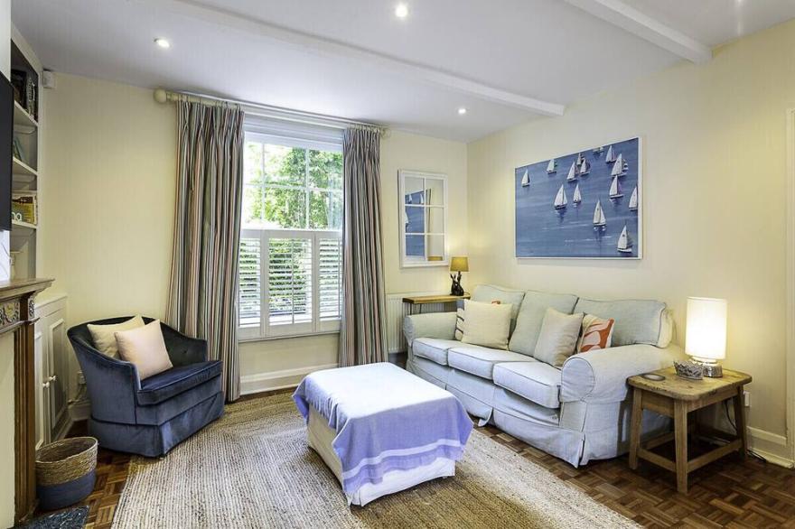 Charming Georgian country-style cottage