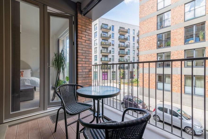Vibrant Stratford Maisonette