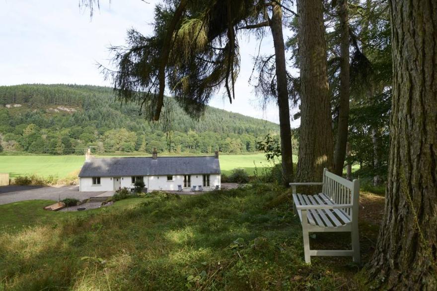 Upper Dunain  - sleeps 4 guests  in 2 bedrooms