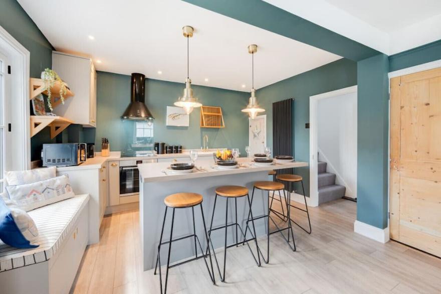 Upper East Lodge - Three Bedroom House, Sleeps 5