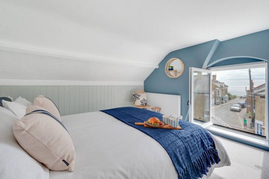 Upper East Lodge - Three Bedroom House, Sleeps 5
