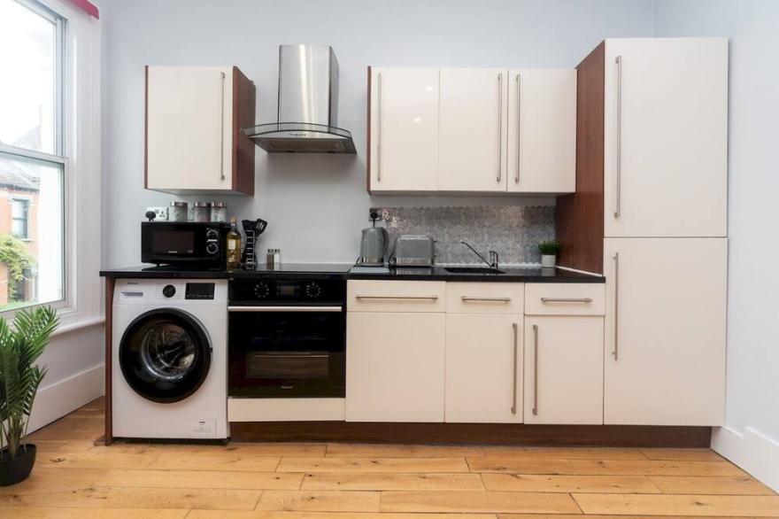 Pass the Keys | Charming London Home, Newly Refurbished-Quiet Area