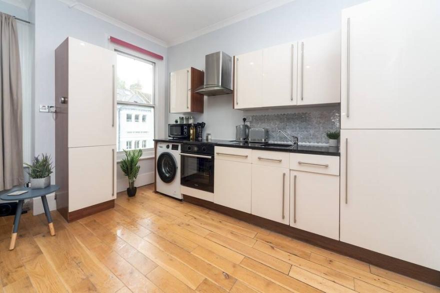 Pass the Keys | Charming London Home, Newly Refurbished-Quiet Area