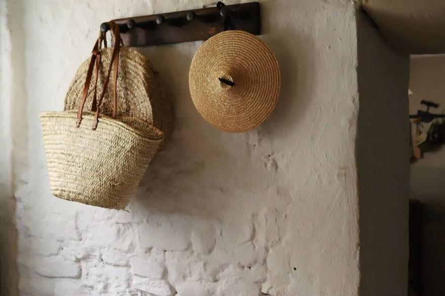 Historical Little Mill Cottage, Moments From Mountains and Market Town