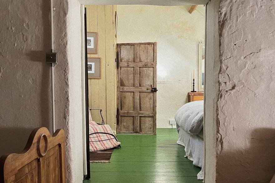 Historical Little Mill Cottage, Moments From Mountains and Market Town