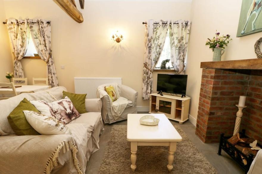 PUDDLEDUCK COTTAGE, family friendly in Thornton-Le-Dale
