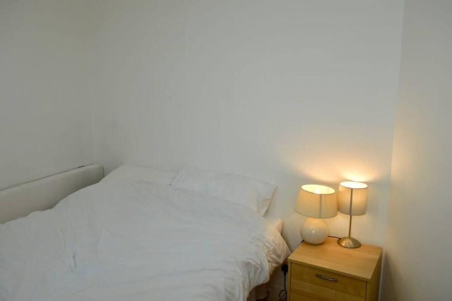 Central and Inviting 2 Bedroom ApartmentPerfect for Festival.