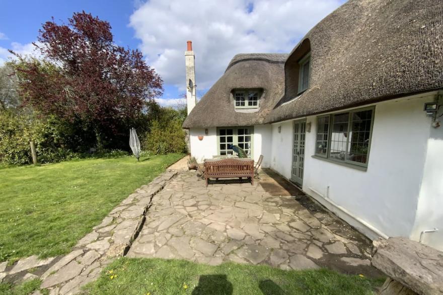 Picture postcard Thatched cottage in the forest