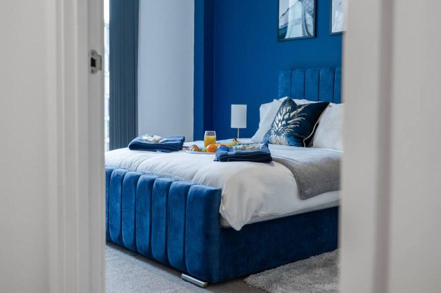 Modern 2 bed in central MK, Free Parking, Smart TV by Valore Property Services