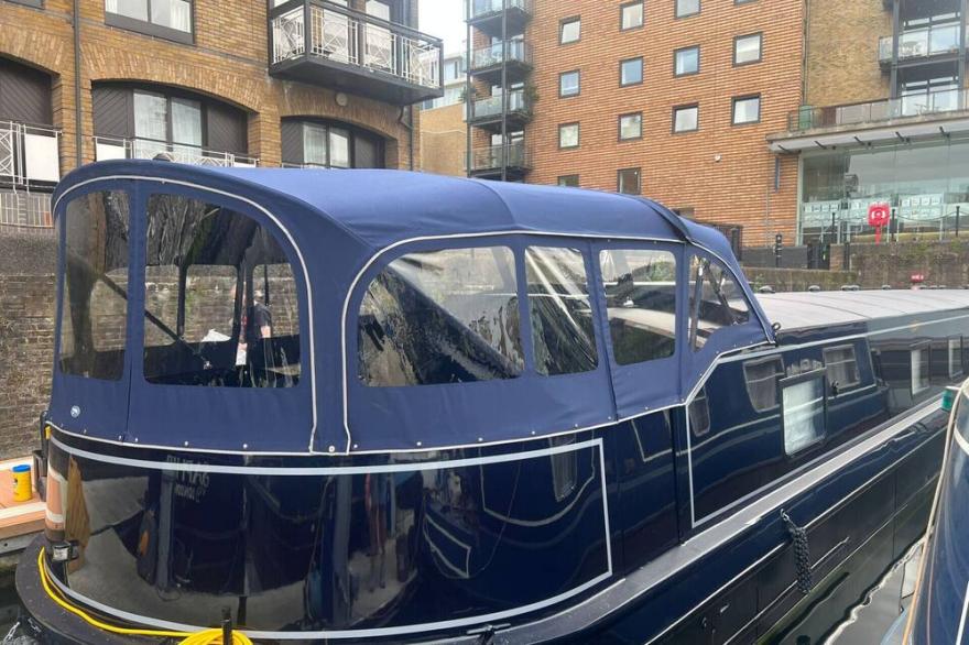 ALTIDO Elegant 2-bed houseboat near Canary Wharf