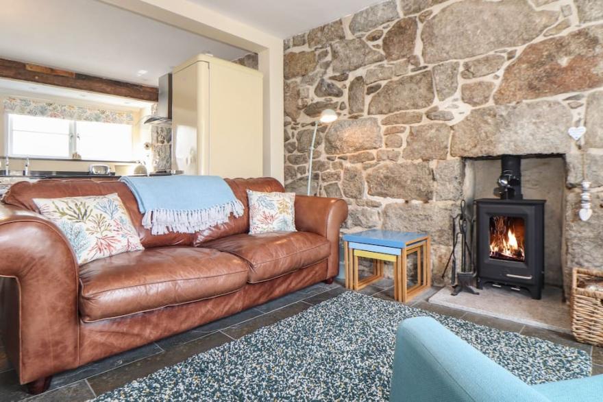MERMAID COTTAGE, family friendly, with open fire in Mousehole