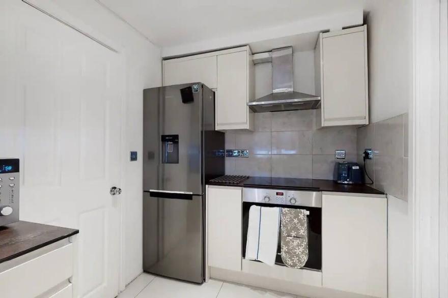 Modern 1 Bedroom Flat 3 Mins to Arnos Grove Tube