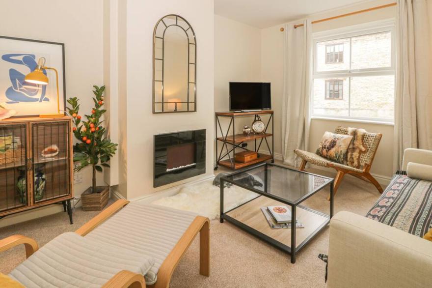 4 CASTLE MEWS, pet friendly, with a garden in South Cave