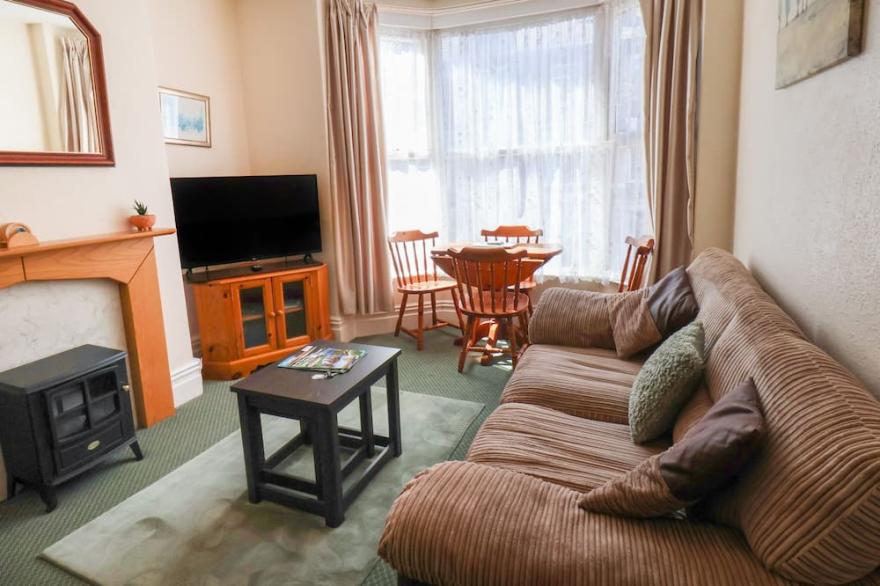 SUNNYSIDE HOLIDAY APARTMENT 2, pet friendly in Bridlington