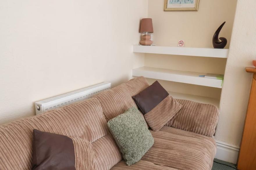 SUNNYSIDE HOLIDAY APARTMENT 2, pet friendly in Bridlington
