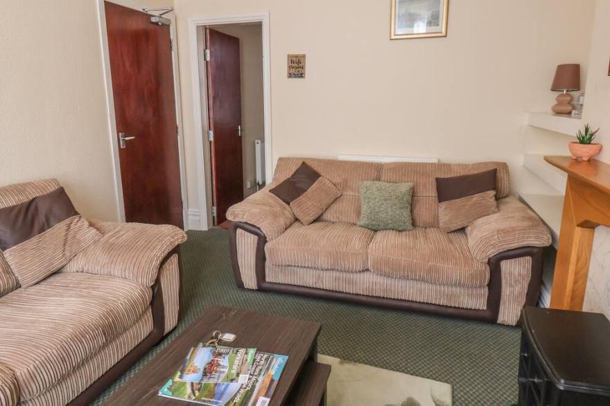 SUNNYSIDE HOLIDAY APARTMENT 2, pet friendly in Bridlington