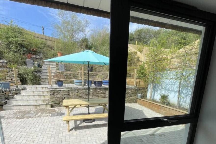 Gulland 4 Bed Sleeps 8 with Hot tub