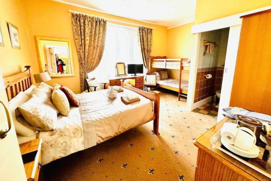 Exton House. Perfect for Large Groups!