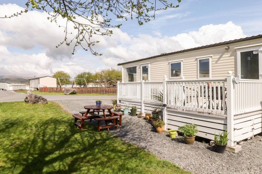 THE MAPLES, pet friendly, country holiday cottage in Haverigg
