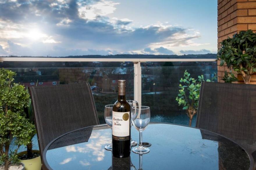 Pass the Keys | Lovely 2 Bedroom Apartment in the Bay with a view