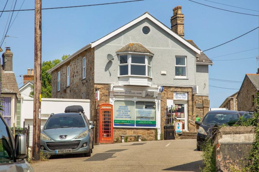 2 bedroom accommodation in St Erth, near Hayle