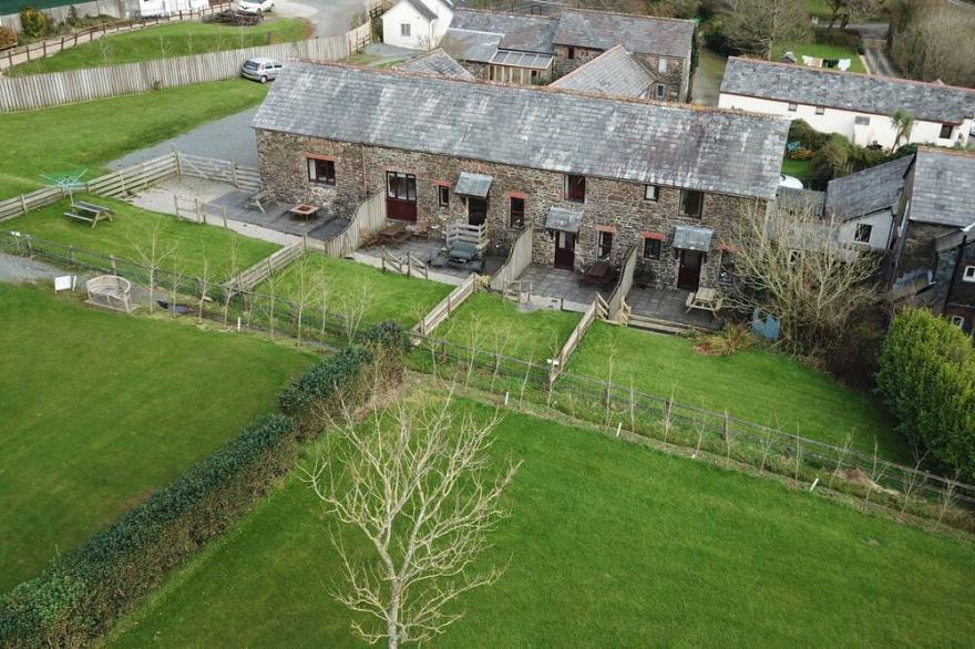 Barn Cottage, stunning Sea views in a cosy cottage in Bude, pet friendly