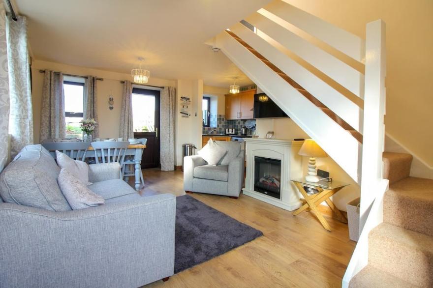 Barn Cottage, stunning Sea views in a cosy cottage in Bude, pet friendly