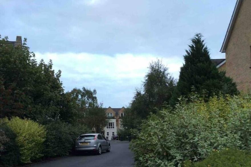 Beautiful 4 Bedroom Townhouse Minutes From Belfast