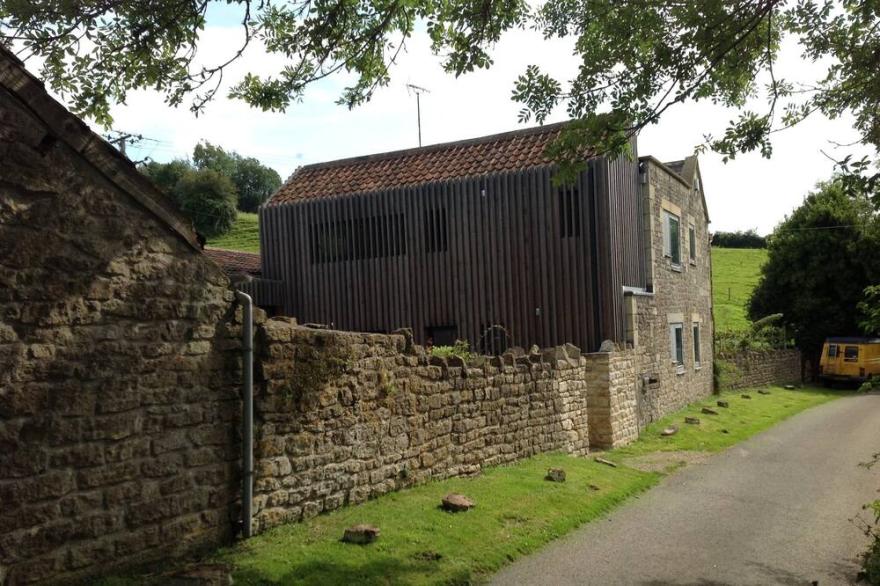 Large House With hot tub Near Bath